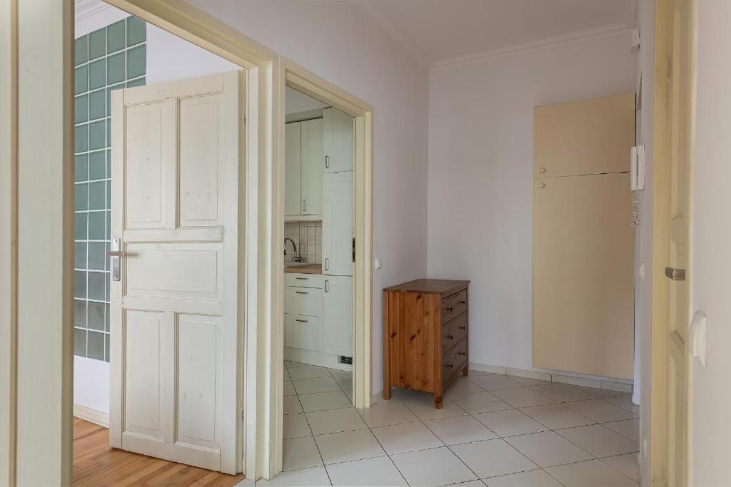 Apartment Orla 6 Prywatne Mieszkanie Z Oddzielna Sypialnia I Balkonem 300 Od Metra Ratusz Samodzielne Zameldowanie! Self Check-in System!
